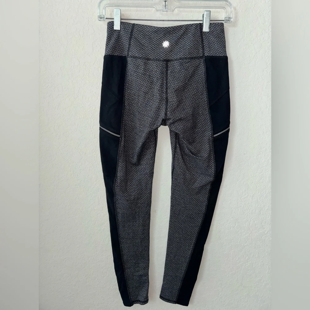 Athleta Criss Cross Drifter Legging Size XS Gray Black Zip Pockets